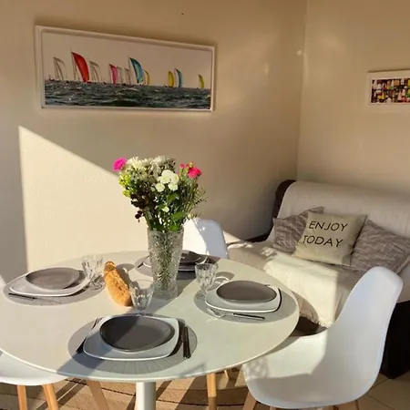 Cozy Retreat Near The Terraces And Parking *